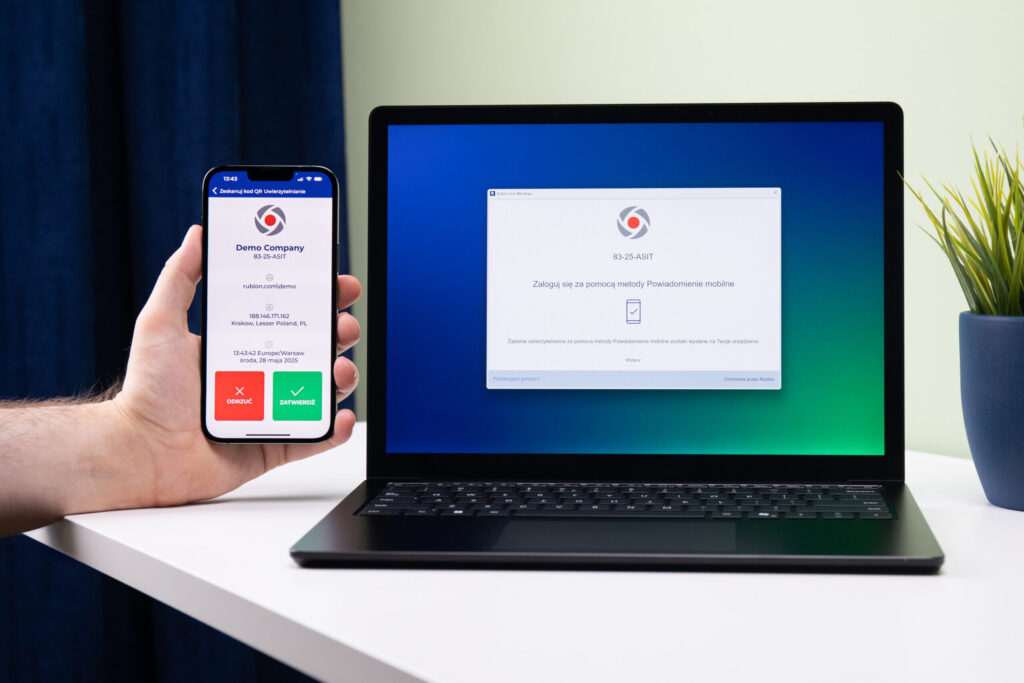 Grafika przedstawiająca użytkownika logującego się do laptopa z systemem Windows za pomocą metody uwierzytelniania Powiadomienie mobilne.