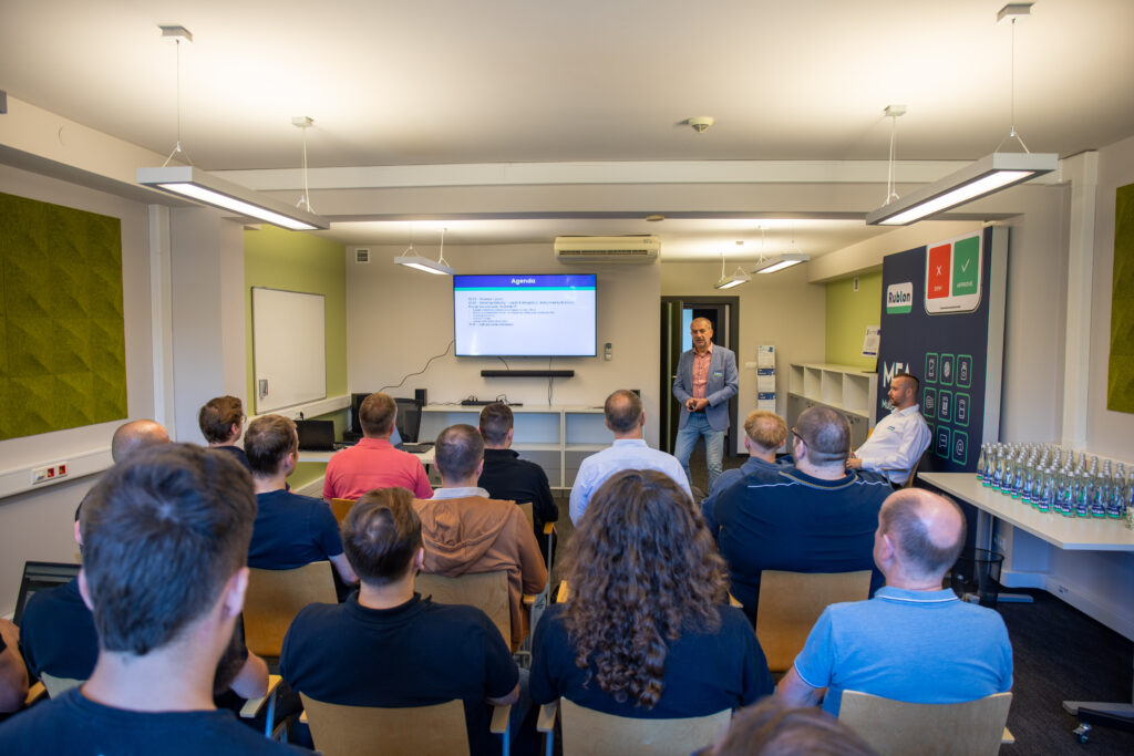 Przemyslaw Kucharzewski conducting a Rublon Partner training session in Zielona Gora